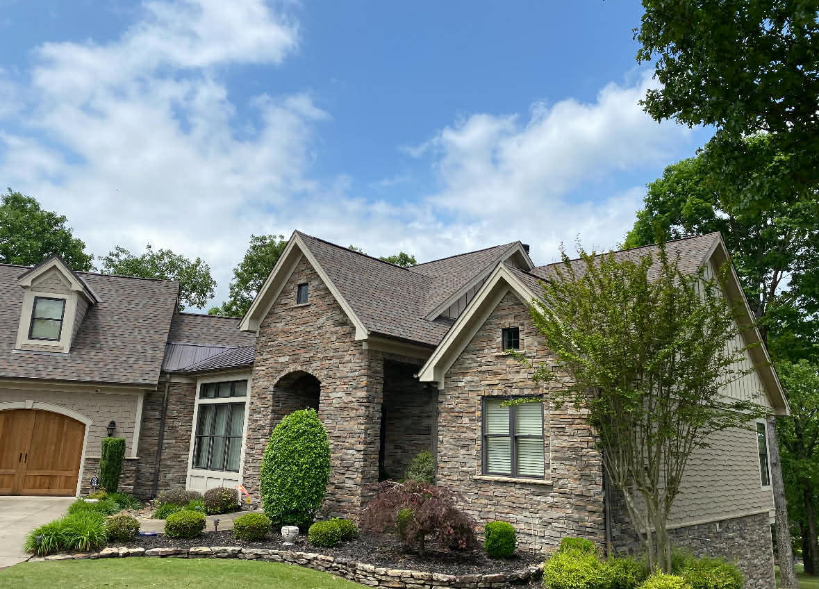 New architectural shingle roof installed on a Missouri home